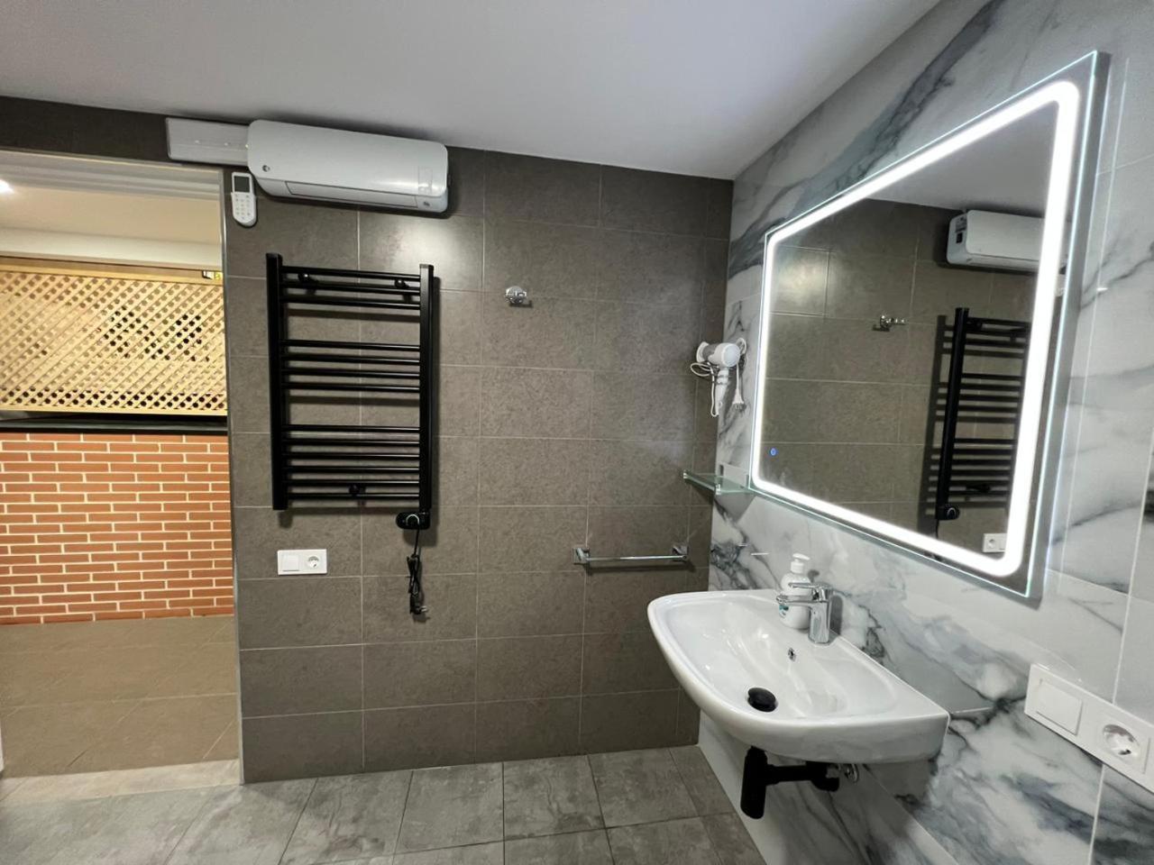 Carcaixent 24 Aparthotel Valencia Eksteriør bilde