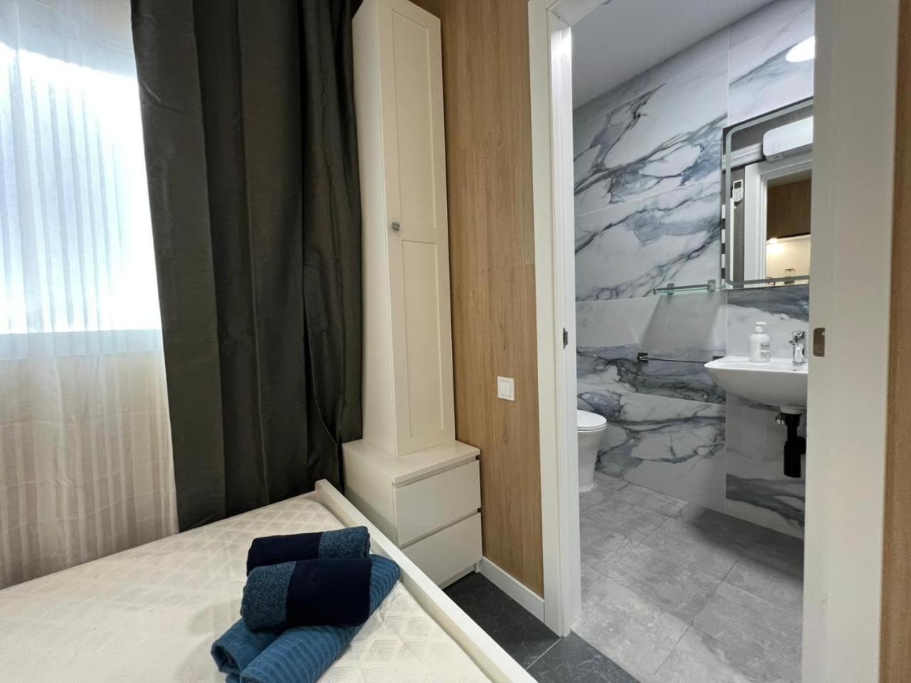 Carcaixent 24 Aparthotel Valencia Eksteriør bilde