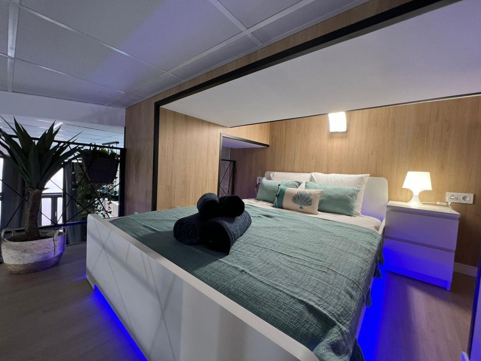 Carcaixent 24 Aparthotel Valencia Eksteriør bilde