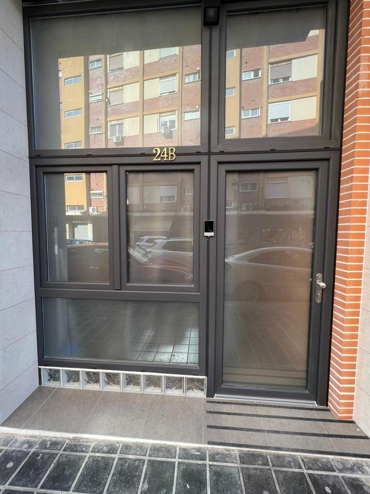 Carcaixent 24 Aparthotel Valencia Eksteriør bilde