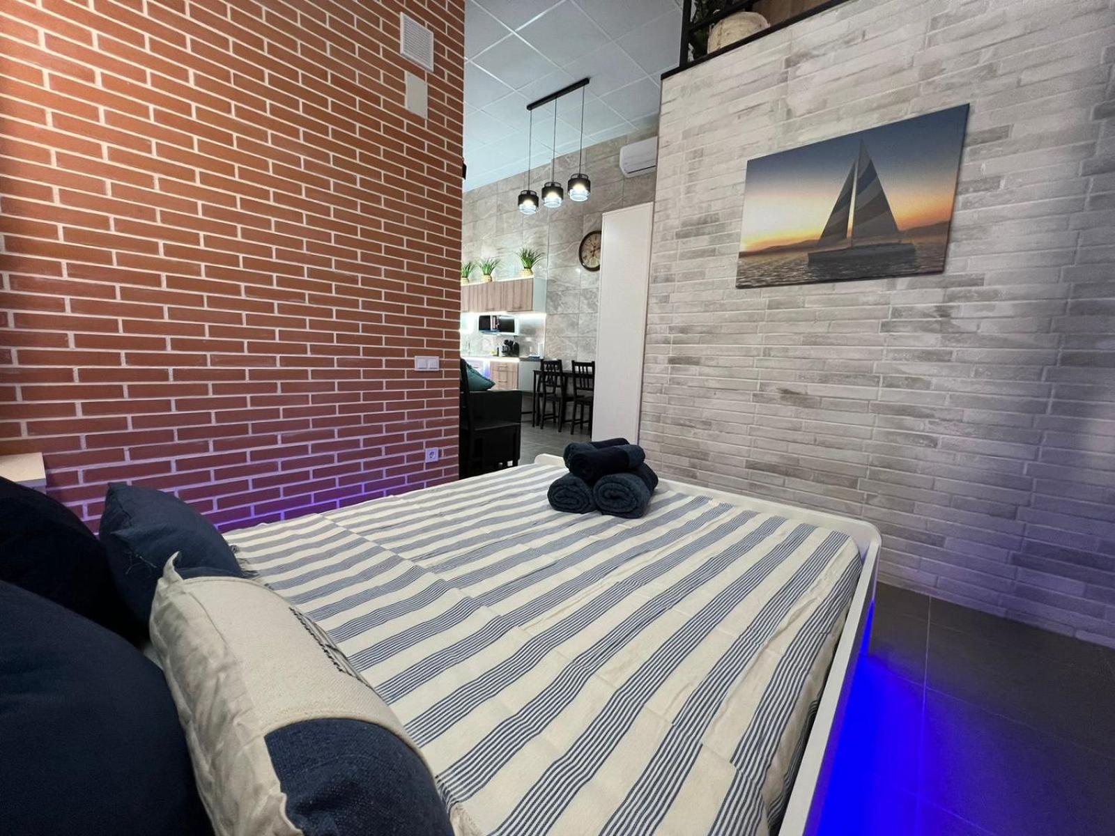 Carcaixent 24 Aparthotel Valencia Eksteriør bilde